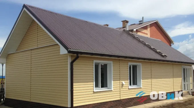 Переваги використання профнастилу для покрівлі