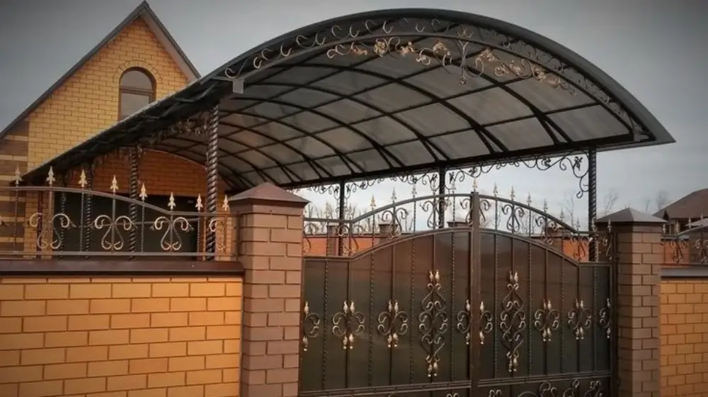 навіс для приватного будинку